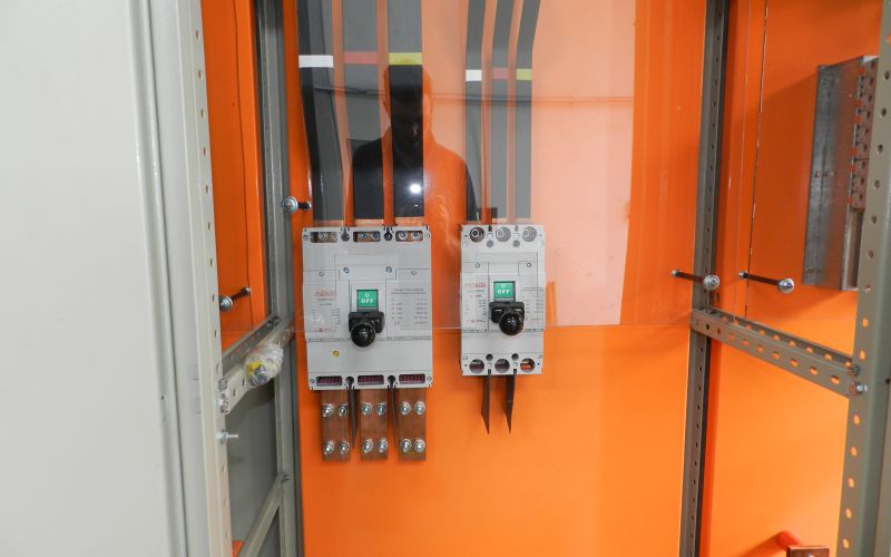 Painéis Elétricos conforme NR-10 -  wcm em máquinas